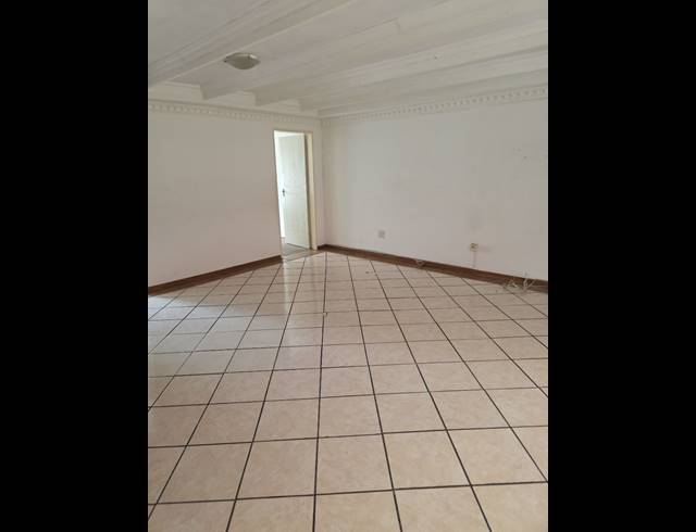 2 BEDROOM FLAT TO LET IN VAALPARK